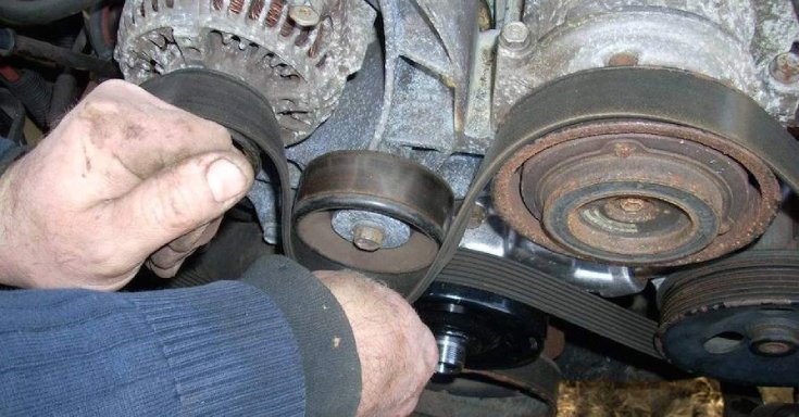 بررسی تسمه و شیلنگ خودرو