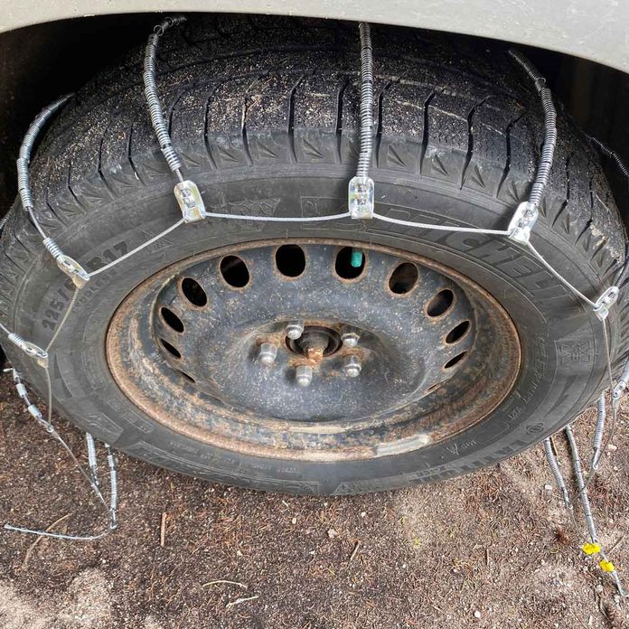 نصب زنجیر روی لاستیک